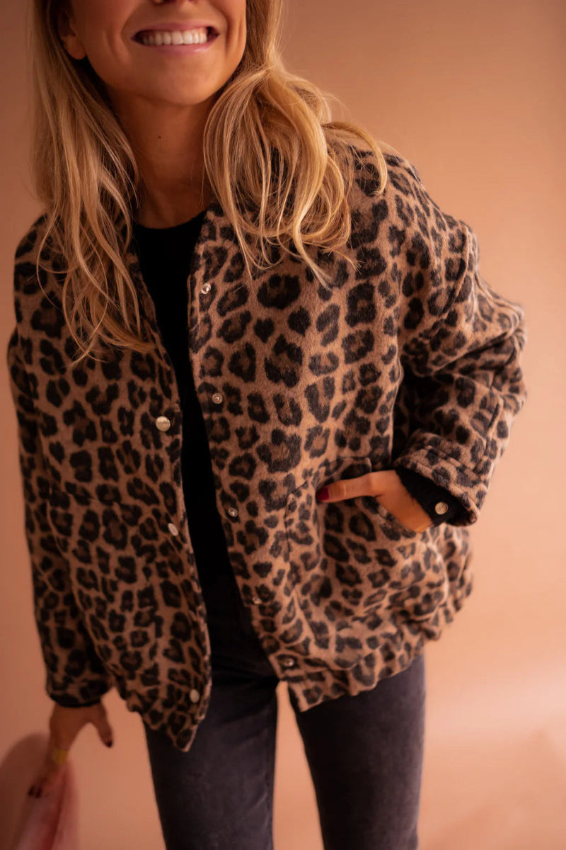 Elodie – Die Leoparden-Bomberjacke für mutige Looks mit Komfort